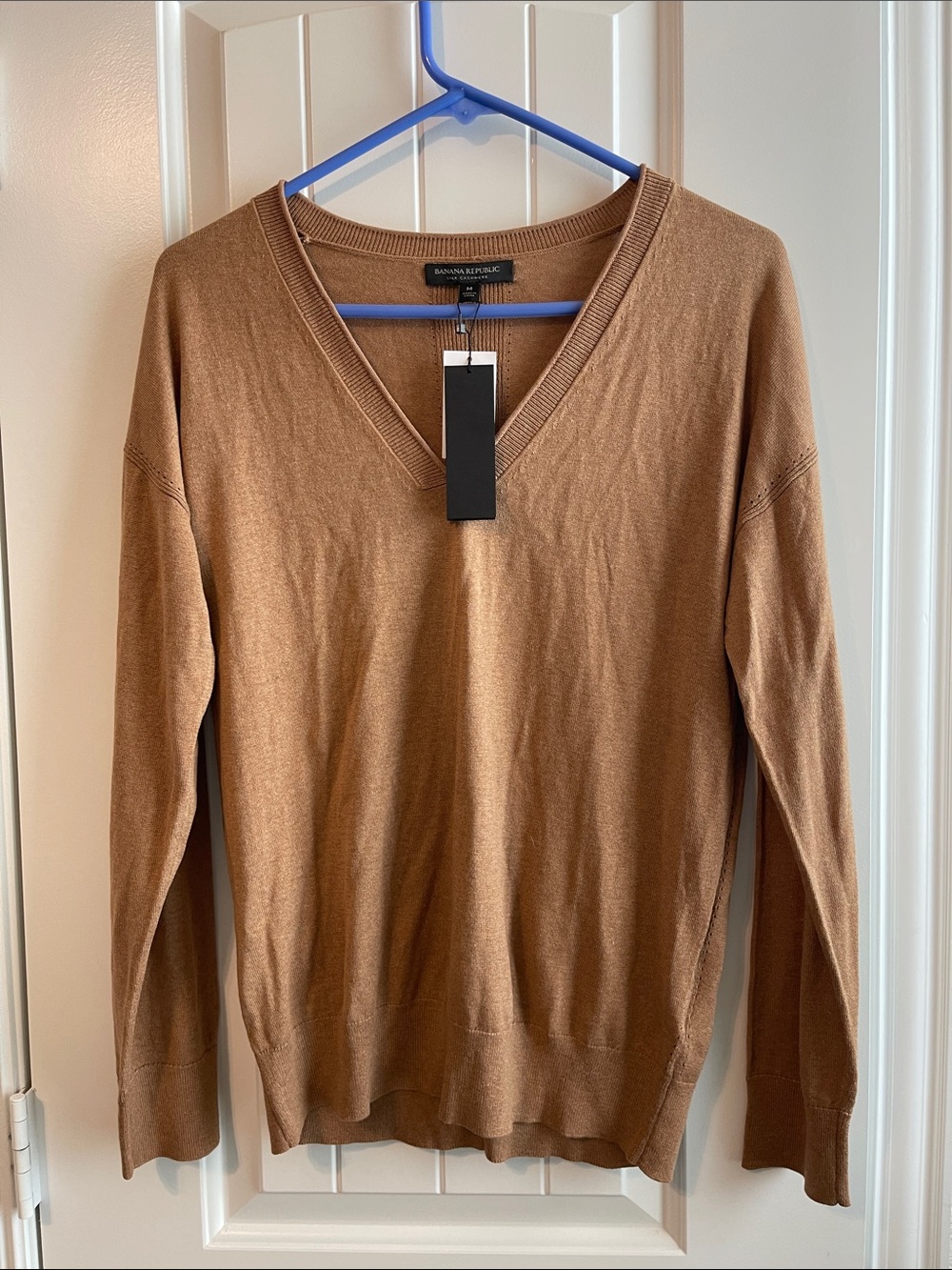 Banana Republic Women’s V-Neck Sweater in Camel Brown